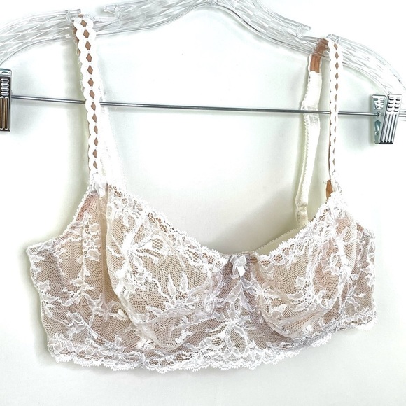 Vintage Victoria Secret White Lace Bra and Throng Panty Lingerie Set Sz 34D/M - Picture 2 of 12